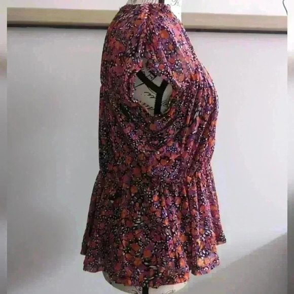 NINE WEST | Women's Multicolor Round Neck Short Sleeved Ruffled Blouse - Picture 3 of 6